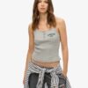 Athletic Essentials Broderad Cami-top med knappar Athletic Essentials Broderad Cami-top med knappar