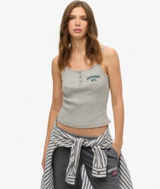 Athletic Essentials Broderad Cami-top med knappar