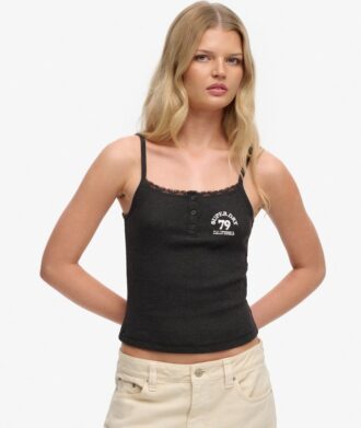 Athletic Essentials Broderad Cami-top med knappar