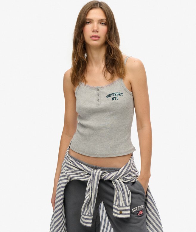 Athletic Essentials Broderad Cami-top med knappar Athletic Essentials Broderad Cami-top med knappar