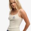 Athletic Essentials Broderad Cami-top med knappar