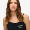 Athletic Essentials Broderad Cami-top med knappar Athletic Essentials Broderad Cami-top med knappar