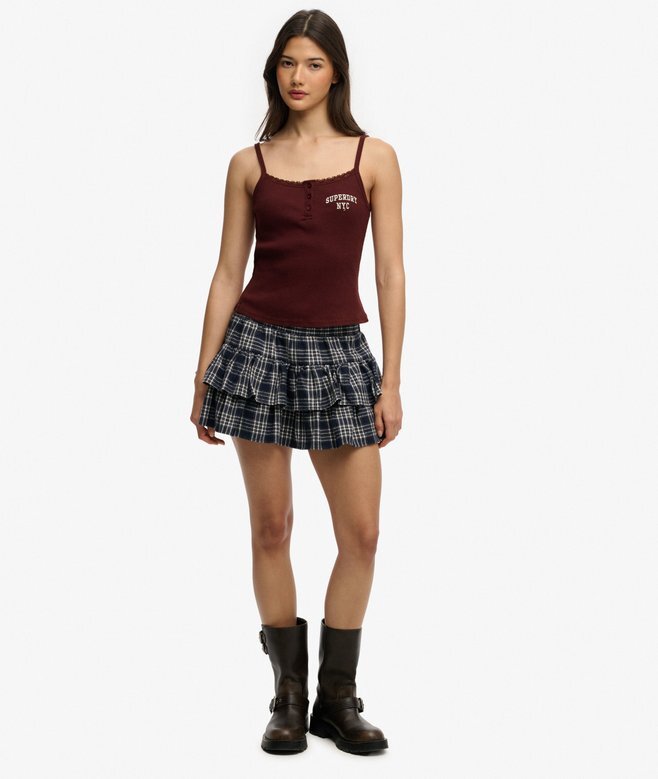 Athletic Essentials Broderad Cami-top med knappar Athletic Essentials Broderad Cami-top med knappar