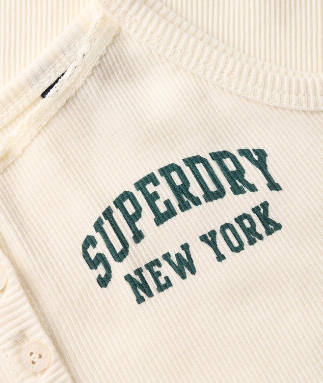 Athletic Essentials Cami-top med tryck och knappar Athletic Essentials Cami-top med tryck och knappar