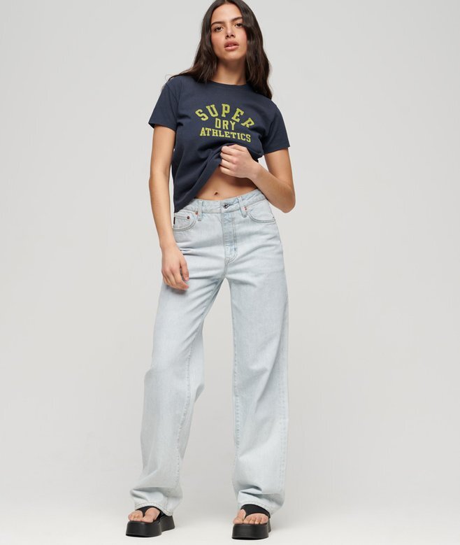 Athletic Essentials Graphic 90S T-shirt Athletic Essentials Graphic 90S T-shirt