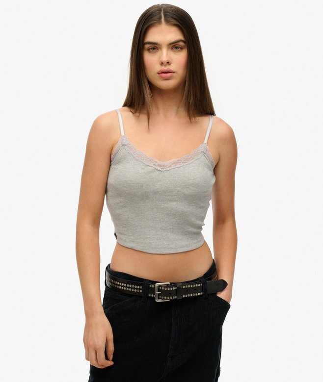 Athletic Essentials kort topp med spetskant Athletic Essentials kort topp med spetskant