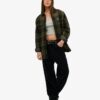 Athletic Essentials kort topp med spetskant Athletic Essentials kort topp med spetskant