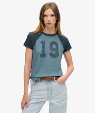 Athletic Essentials Raglan-T-shirt med åtsittande passform Athletic Essentials Raglan-T-shirt med åtsittande passform