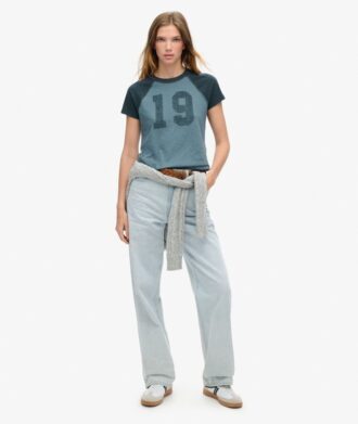 Athletic Essentials Raglan-T-shirt med åtsittande passform Athletic Essentials Raglan-T-shirt med åtsittande passform