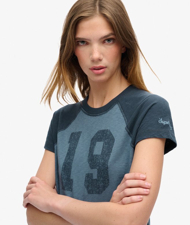 Athletic Essentials Raglan-T-shirt med åtsittande passform Athletic Essentials Raglan-T-shirt med åtsittande passform
