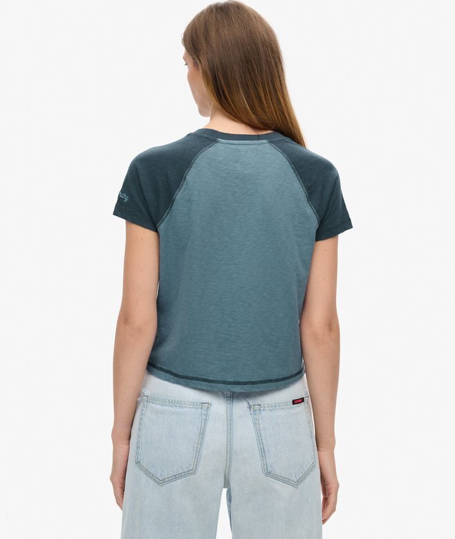 Athletic Essentials Raglan-T-shirt med åtsittande passform Athletic Essentials Raglan-T-shirt med åtsittande passform