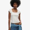 Athletic Essentials T-shirt med fyrkantig halsringning Athletic Essentials T-shirt med fyrkantig halsringning