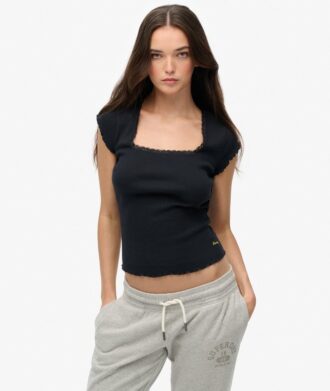Athletic Essentials T-shirt med fyrkantig halsringning