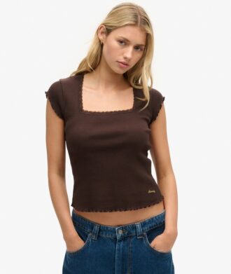 Athletic Essentials T-shirt med fyrkantig halsringning