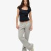 Athletic Essentials T-shirt med fyrkantig halsringning Athletic Essentials T-shirt med fyrkantig halsringning