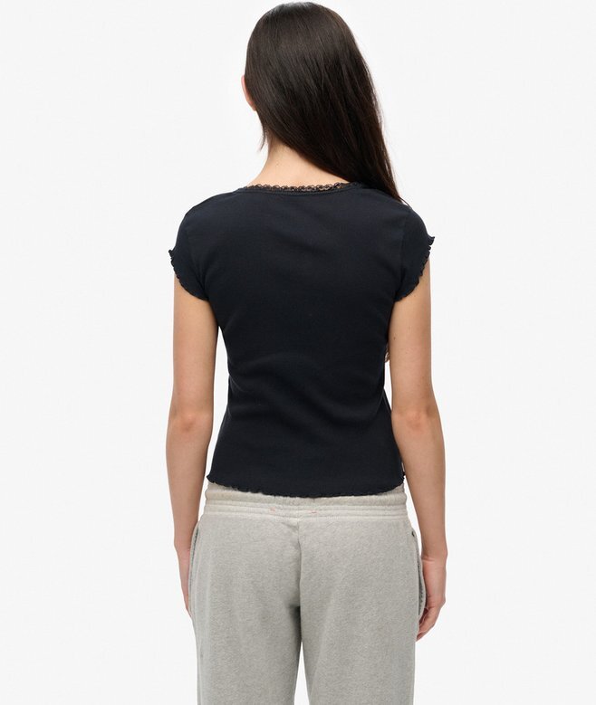 Athletic Essentials T-shirt med fyrkantig halsringning Athletic Essentials T-shirt med fyrkantig halsringning