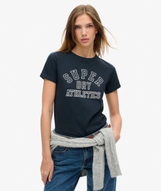 Athletic Essentials T-shirt med tryck och figursydd passform Athletic Essentials T-shirt med tryck och figursydd passform