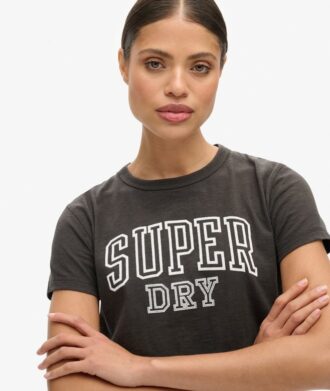 Athletic Essentials T-shirt med tryck och figursydd passform Athletic Essentials T-shirt med tryck och figursydd passform