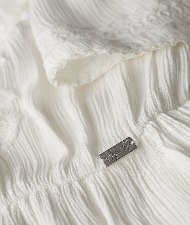 Broderad midiklänning med volanger Broderad midiklänning med volanger