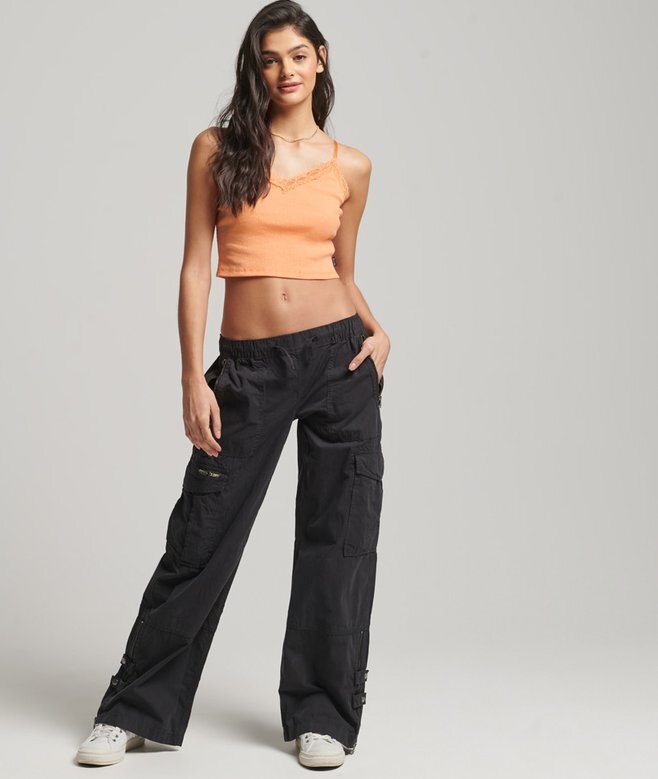 Cami-top med ribbad spetskant Cami-top med ribbad spetskant