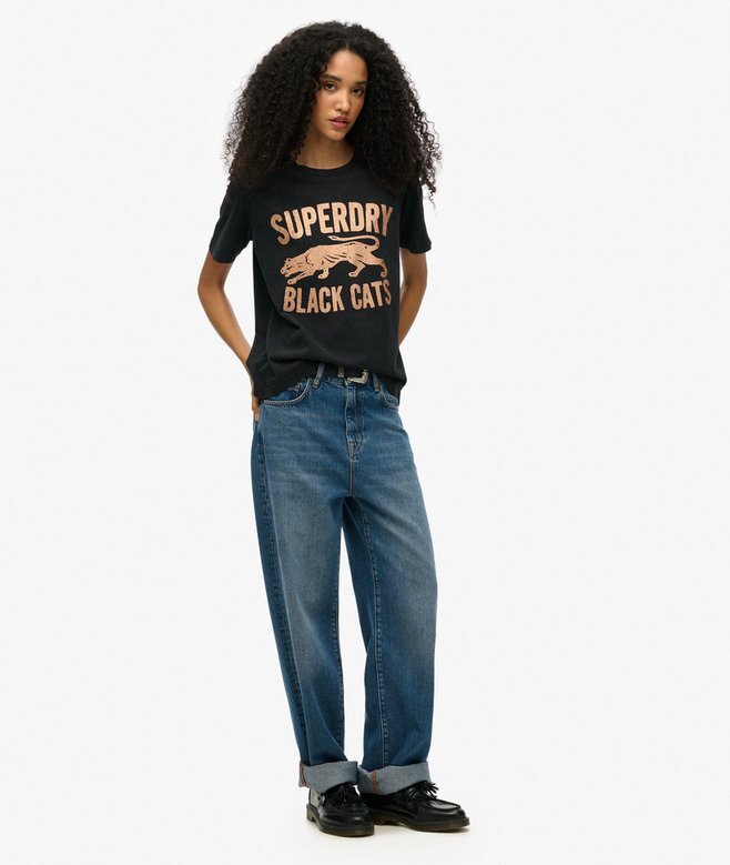 Dekorerad Varsity Relaxed T-shirt Dekorerad Varsity Relaxed T-shirt