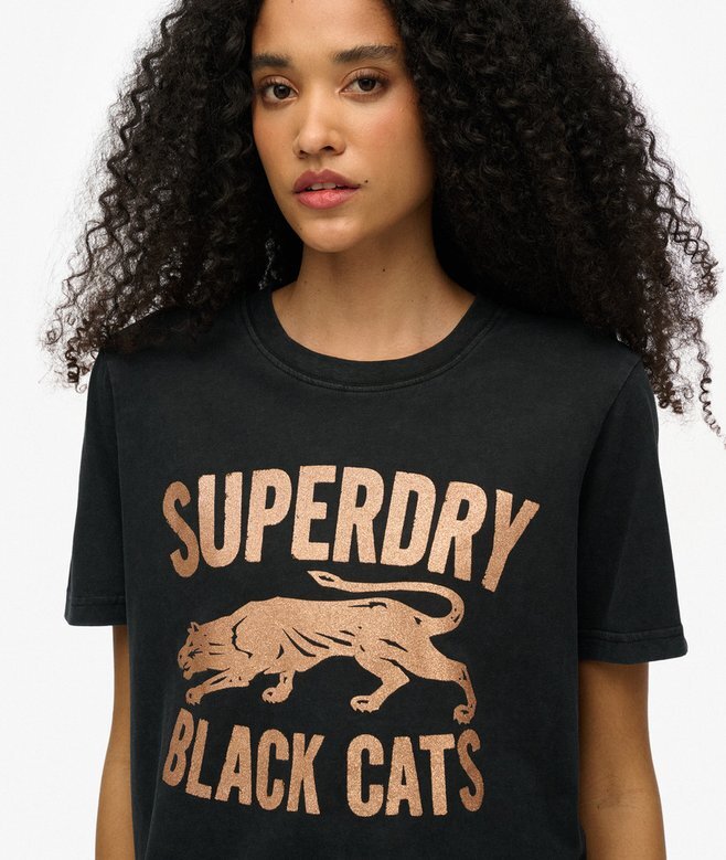 Dekorerad Varsity Relaxed T-shirt Dekorerad Varsity Relaxed T-shirt