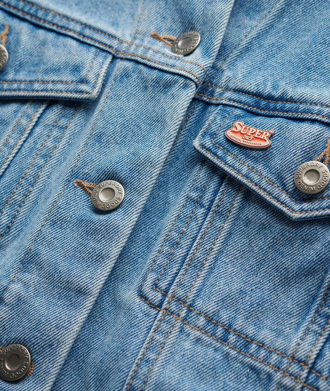 Denimjacka med dekorationer Denimjacka med dekorationer