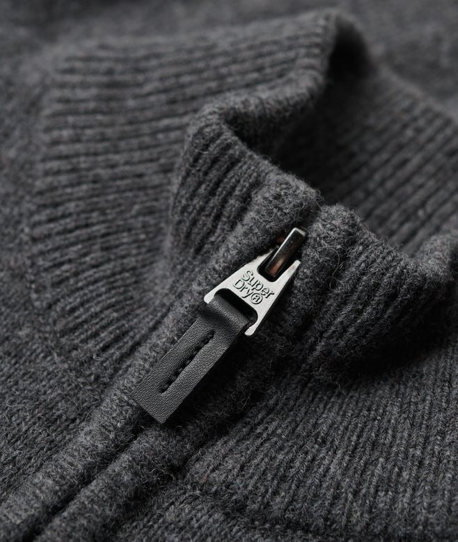 Essential broderad stickad tröja med halv dragkedja Essential broderad stickad tröja med halv dragkedja