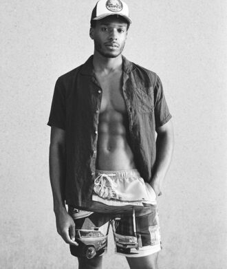 Fotografiska 17-tums återvunna badshorts