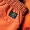 Fotografiska 17-tums återvunna badshorts