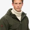 Hooded Bomberjacka i överskottsnylon Hooded Bomberjacka i överskottsnylon