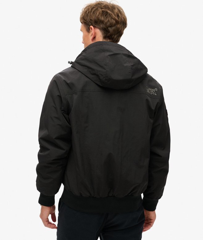 Hooded Bomberjacka i överskottsnylon Hooded Bomberjacka i överskottsnylon