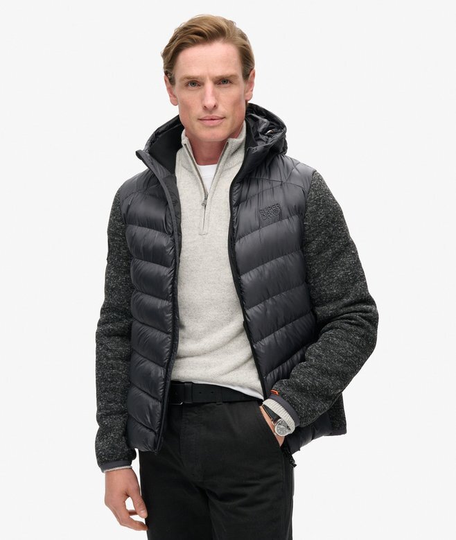 Hooded Stormhybridjacka i stickat med huva Hooded Stormhybridjacka i stickat med huva