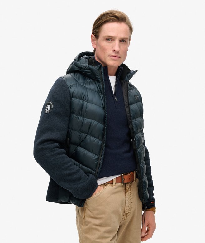 Hooded Stormhybridjacka i stickat med huva Hooded Stormhybridjacka i stickat med huva