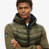 Hooded Stormhybridjacka i stickat med huva Hooded Stormhybridjacka i stickat med huva