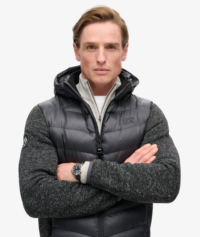 Hooded Stormhybridjacka i stickat med huva Hooded Stormhybridjacka i stickat med huva