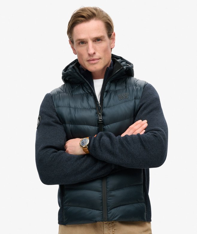 Hooded Stormhybridjacka i stickat med huva Hooded Stormhybridjacka i stickat med huva