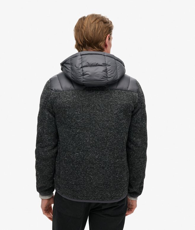 Hooded Stormhybridjacka i stickat med huva Hooded Stormhybridjacka i stickat med huva