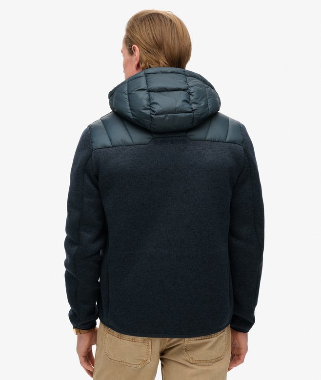 Hooded Stormhybridjacka i stickat med huva Hooded Stormhybridjacka i stickat med huva