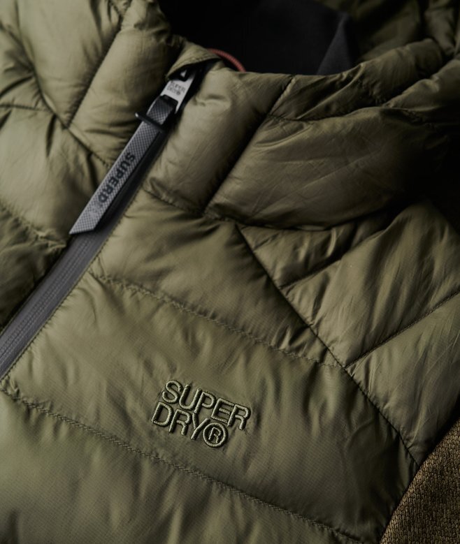 Hooded Stormhybridjacka i stickat med huva Hooded Stormhybridjacka i stickat med huva