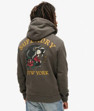 Hoodie med tatueringsmotiv på ryggen