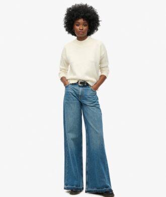 Jeans med vid ben och rå kant