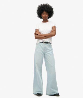 Jeans med vid ben och rå kant