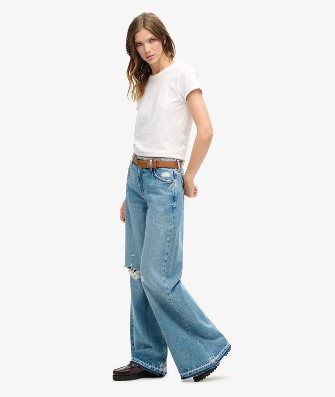 Jeans med vid ben och rå kant Jeans med vid ben och rå kant