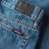Jeans med vid ben och rå kant