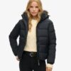 Kort Hooded Puffer jacka i fuskpäls
