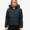 Kort Hooded Puffer jacka i fuskpäls