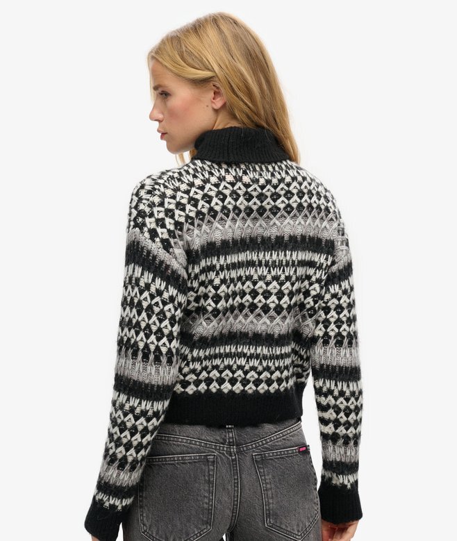 Kort stickad tröja med hög hals Kort stickad tröja med hög hals