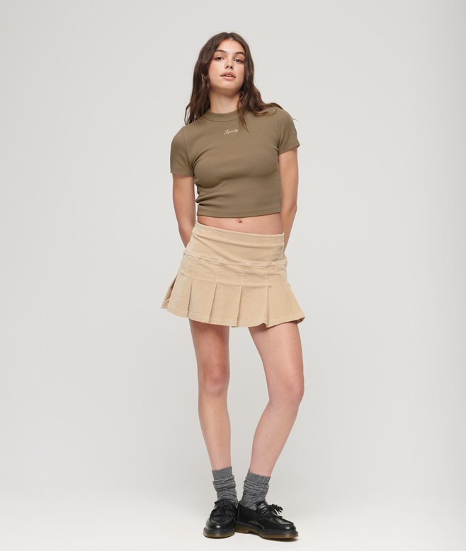 Kort T-shirt i Organic Cotton med broderi Kort T-shirt i Organic Cotton med broderi