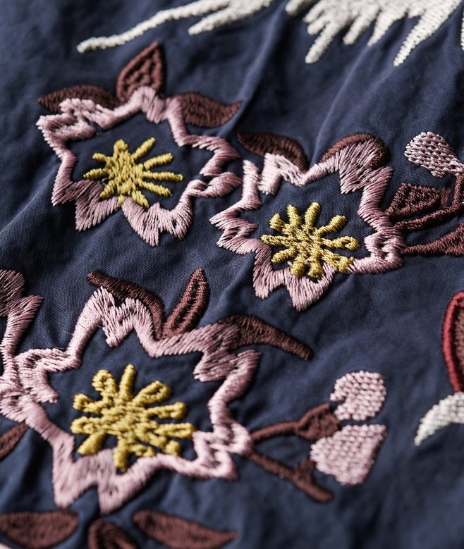 Lågmidjade broderade cargobyxor Lågmidjade broderade cargobyxor